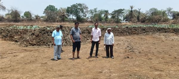 शीतला तालाब ग्राम भांठागांव  बी के ग्रामीणों ने की सफाई दिखाई एक जूटता का परिचय