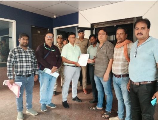 पत्रकारों की सुरक्षा एवं निष्पक्ष पुलिस कार्यवाही की मांग को लेकर प्रेस क्लब ने सौंपा ज्ञापन