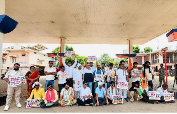 भानुप्रतापपुर: पेट्रोल-डीजल की किल्लत और बढ़ती महंगाई के खिलाफ ब्लॉक कांग्रेस का हल्लाबोल, भाजपा सरकार के खिलाफ की नारेबाजी*