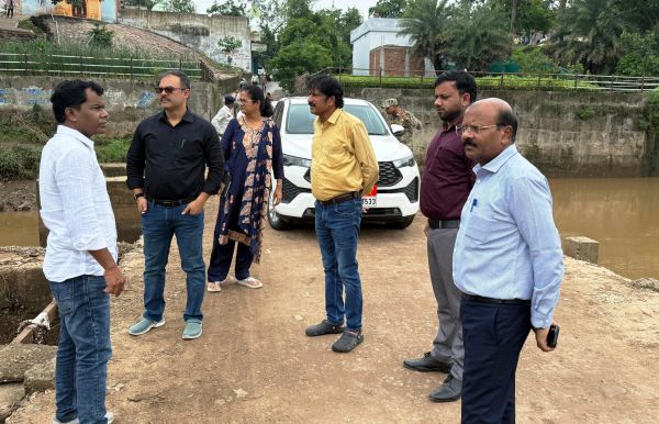 भारी बारिश को लेकर कलेक्टर ने किया मुंगेली शहर का निरीक्षण ​जल निकासी और सुरक्षा व्यवस्थाओं का लिया जायजा ​अधिकारियों को दिए आवश्यक निर्देश