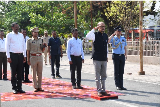 राज्यपाल  रमेन डेका पहुंचे बलरामपुर  गार्ड ऑफ ऑनर की दी गई सलामी