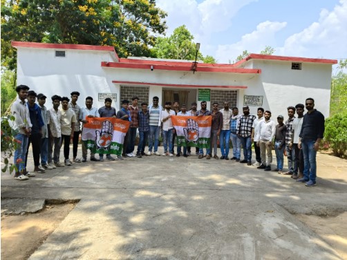 मुख्यमंत्री विष्णु देव साय को काला झंडा दिखाने गए युवा कांग्रेसियों को पुलिस ने किया गिरफ्तार