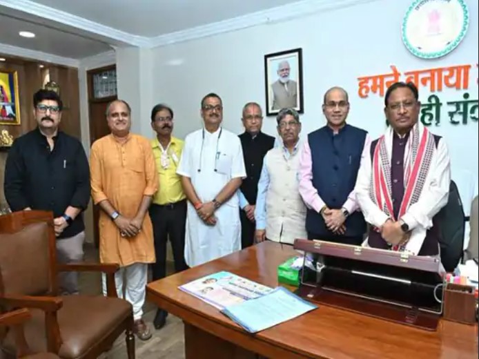 CM साय से मिले साहित्य अकादमी दिल्ली के अध्यक्ष:पदाधिकारियों से