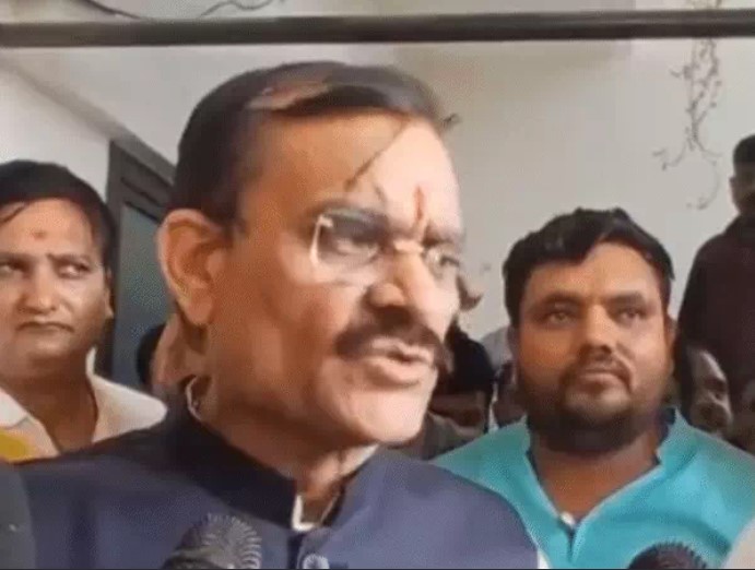 दिग्विजय के भाई लक्ष्मण कांग्रेस से निष्कासित