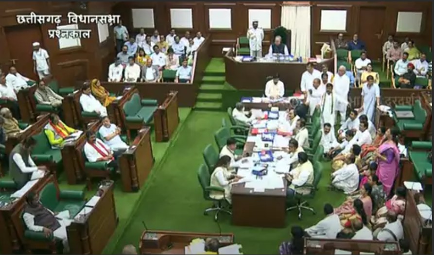 मानसून-सत्र...खाद के मुद्दे पर हंगामा, डॉ रमन भड़के