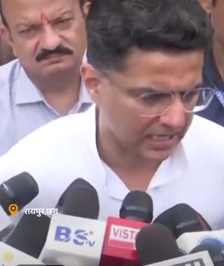 पायलट बोले- बिना नोटिस-समन के चैतन्य पर एक्शन