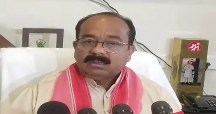 पीएम की मां पर अभद्र टिप्पणी पर सियासत