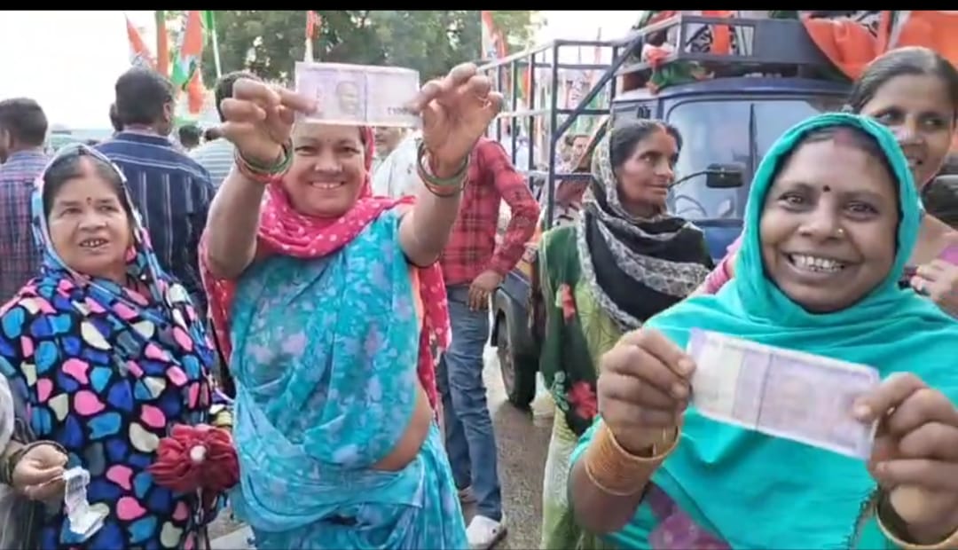 मुंगेली: कांग्रेस का &ldquo;वोट चोर-गद्दी छोड़&rdquo; कार्यक्रम सवालों के घेरे में, भीड़ जुटाने पर मचा बवाल