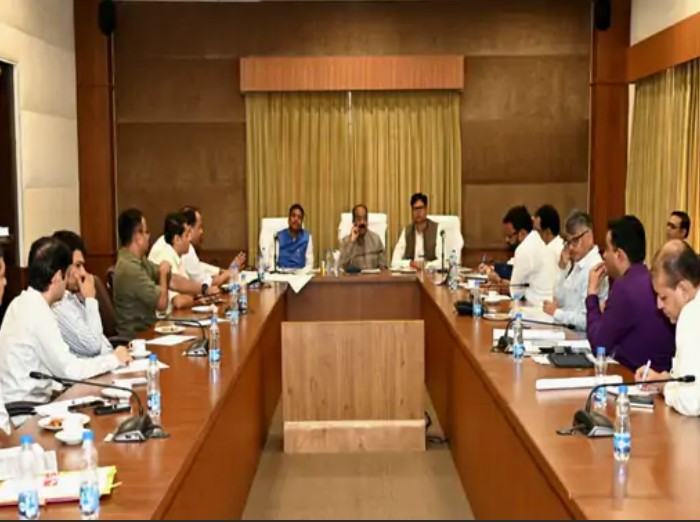  उप मुख्यमंत्री अरुण साव ने शुक्रवार को नवा रायपुर स्थित विश्राम भवन में राज्योत्सव और प्रधानमंत्री नरेंद्र मोदी के प्रस्तावित दौरे की तैयारियों की विस्तृत समीक्षा की।