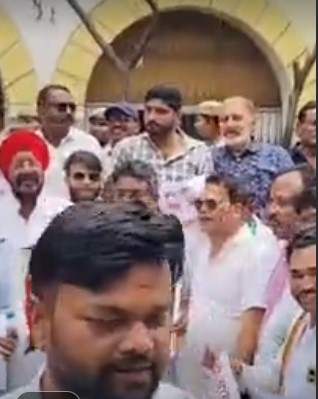 कांग्रेस ने बढ़ती महंगाई, गैस सिलेंडर की किल्लत और कालाबाजारी के खिलाफ पैदल मार्च किया, 
