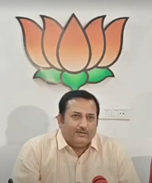 बीजेपी बोली-भ्रष्टाचार के आरोपी को बचाने धरना दे रही कांग्रेस