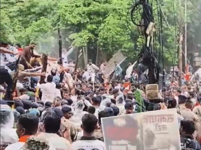 रायपुर में भाजपा-कांग्रेस का टकराव, पुलिस ने छोड़ी आंसू