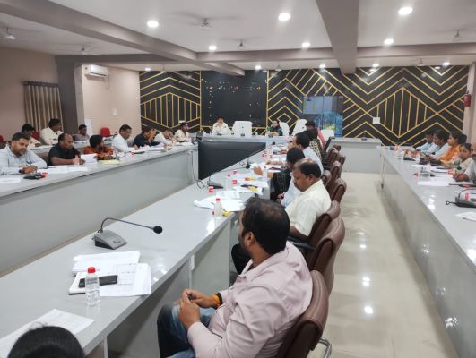 जिला पंचायत सीईओ ने की प्रधानमंत्री जनमन आवास योजना की समीक्षा  निर्माणाधीन आवासों को निर्धारित समयावधि में पूर्ण कराने के दिये निर्देश