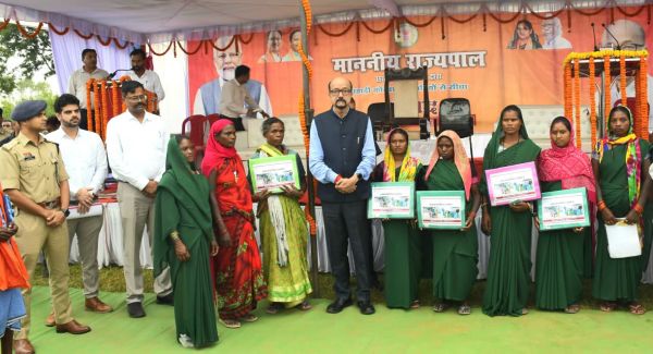 राज्यपाल रमेन डेका का बलरामपुर-रामानुजगंज जिले में एक दिवसीय प्रवास  घटगांव पहुंचे राज्यपाल ने पहाड़ी कोरवा समुदाय से किया संवाद  योजनाओं के जमीनी क्रियान्वयन की ली जानकारी