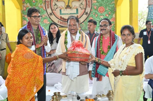 जनचौपाल में मुख्यमंत्री ने सुनी जनता की बात, विकास कार्यों की दी सौगात, ग्राम भीखमपुरा पहुंचे मुख्यमंत्री, ग्रामीणों से किया सीधा संवाद