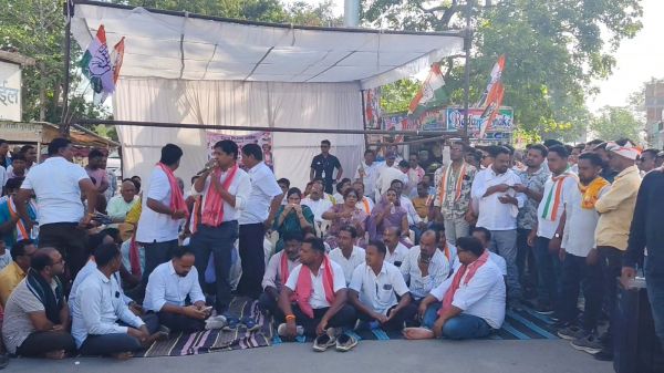 किसानों की मांग को लेकर सारंगढ़ बिलाईगढ़ जिले के कांग्रेसीयो ने किया धरना प्रदर्शन ,