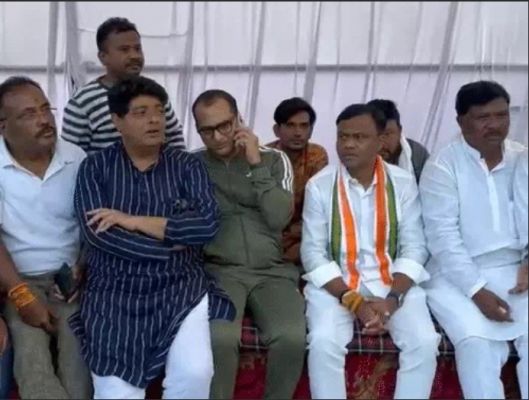18 घंटे बाद खत्म हुआ कांग्रेस का धरना