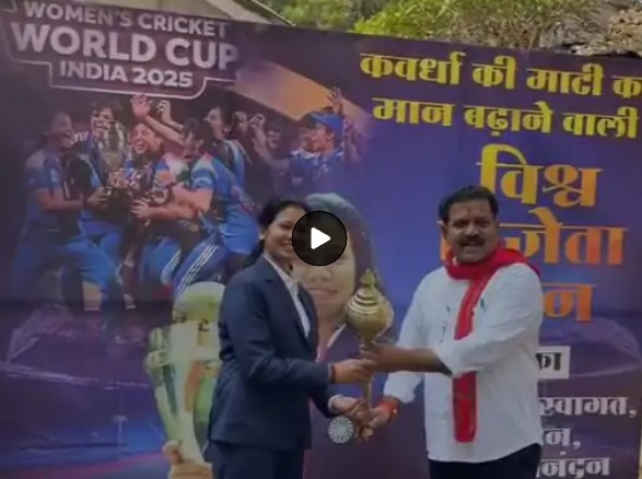 मैच में हनुमान जी की गदा लेकर बैठी रहीं आकांक्षा