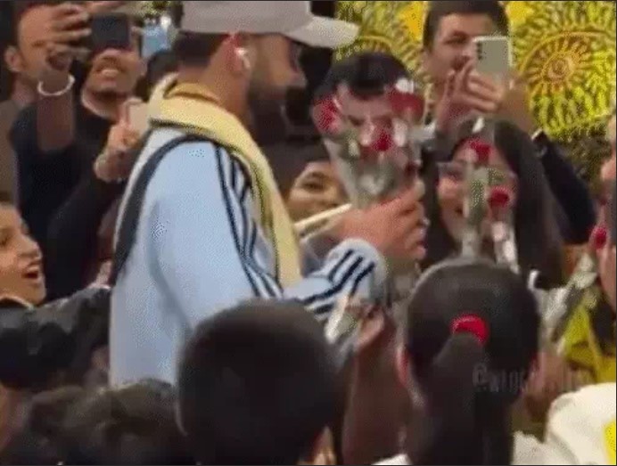 रायपुर में विराट कोहली को देख रोने लगी फैन: