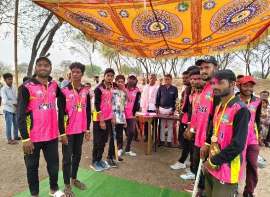 टेनिस बॉल क्रिकेट प्रतियोगिता में दतान की टीम रही विजेता उपविजेता रही घिरघोल की टीम 