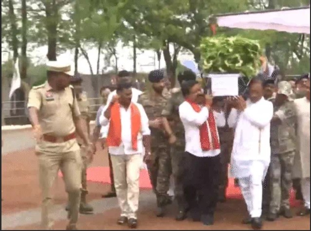 छत्तीसगढ़-महाराष्ट्र बॉर्डर पर मुठभेड़...4 नक्सली ढेर