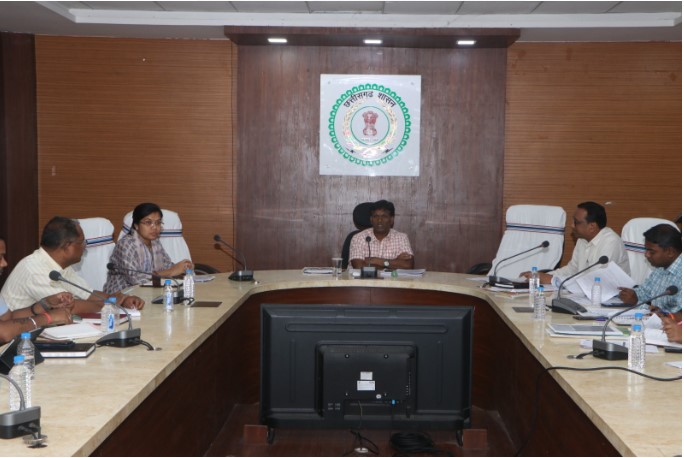 मासिक बैठक में स्वास्थ्य गतिविधियों की कलेक्टर ने की समीक्षा _________