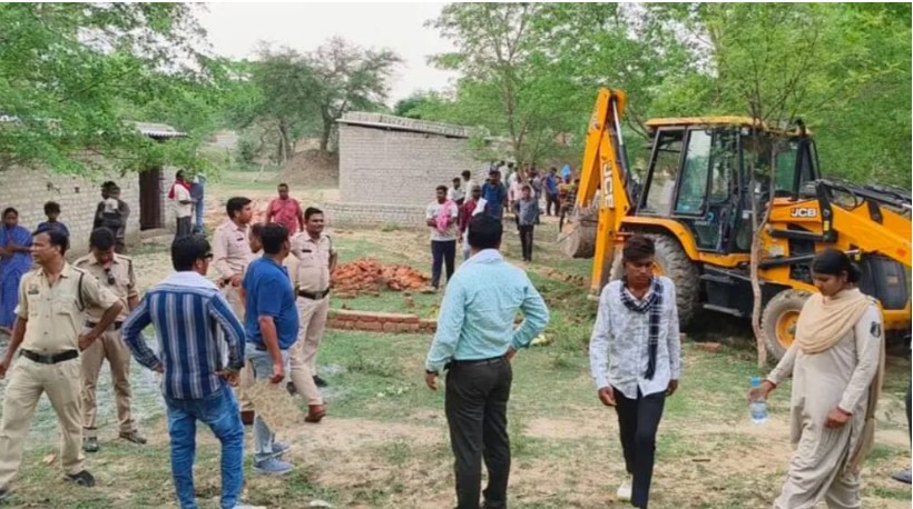 अवैध कब्जे पर चला प्रशासन का बुलडोजर,   तहसीलदार की अगुवाई में हुई कार्रवाई ...