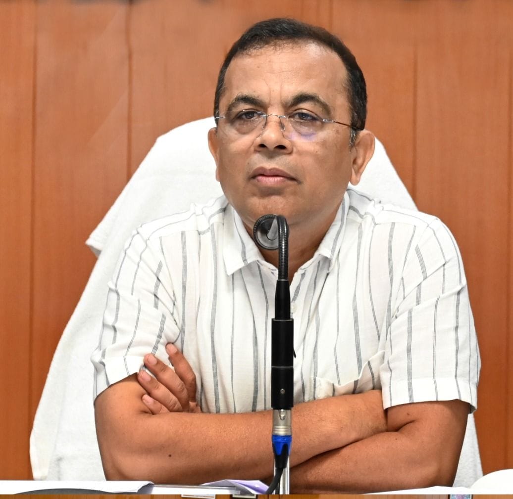 अपने कर्तव्यों के प्रति उदासीन अधिकारी पर कलेक्टर की कार्यवाही   कलेक्टर ने कर्तव्यों के प्रति उदासीनता पर समाज कल्याण उप संचालक श्री बी.एम. बेक के स्थान पर डिप्टी कलेक्टर श्री पवन कोसमा को सौंपा अस्थायी प्रभार