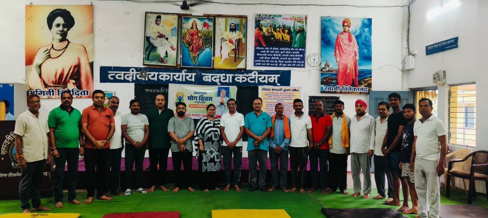 चाम्पा,विकसित भारत का अमृत काल सेवा, सुशासन, गरिब कल्याण के 11 साल पर आधारित कार्यक्रम के अंतर्गत अंतरराष्ट्रीय योग दिवस के अवसर पर ""योग"" का गरिमामय वातावरण में सफल आयोजन किया गया..