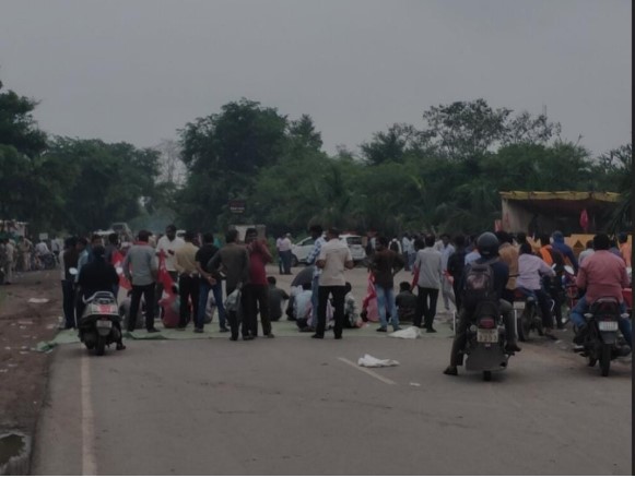 मडवा ताप विद्युत संयंत्र के भू-स्थापितों का बड़ा आंदोलन, नौकरी की मांग को लेकर किया चक्का जाम