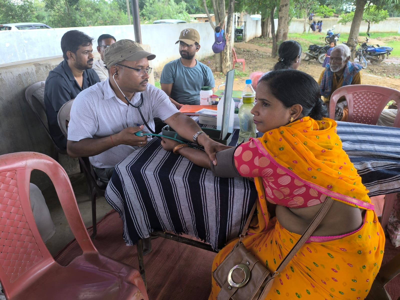 धरती आबा जनजातीय ग्राम उत्कर्ष अभियान के तहत ग्राम धरमपुर, छतरंग, पंपापुर, शिवनगर इत्यादि स्थानों पर शिविर का किया गया आयोजन