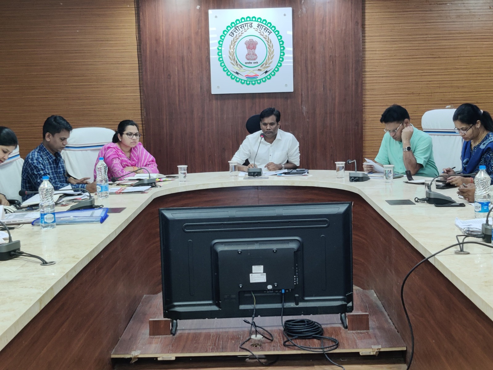 छात्रावास/आश्रम में स्वच्छता, स्वास्थ्य व सुरक्षा के हो पुख्ता इंतजामः- कलेक्टर  -स्वास्थ्य विभाग को मौसमी बीमारियों के संबंध में आवश्यक तैयारी करने व दवाइयों की उपलब्धता सुनिश्चित करने के दिये निर्देश  -समय सीमा की बैठक संपन्न