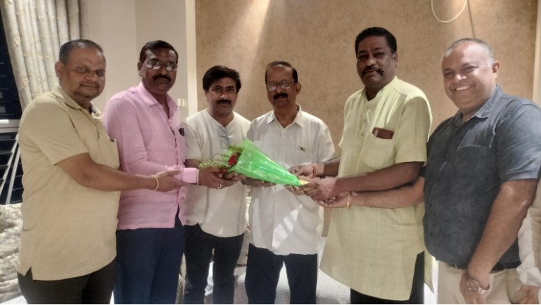 कैट चांपा ने किया नगर के डाक्टर और सी ए का सम्मान