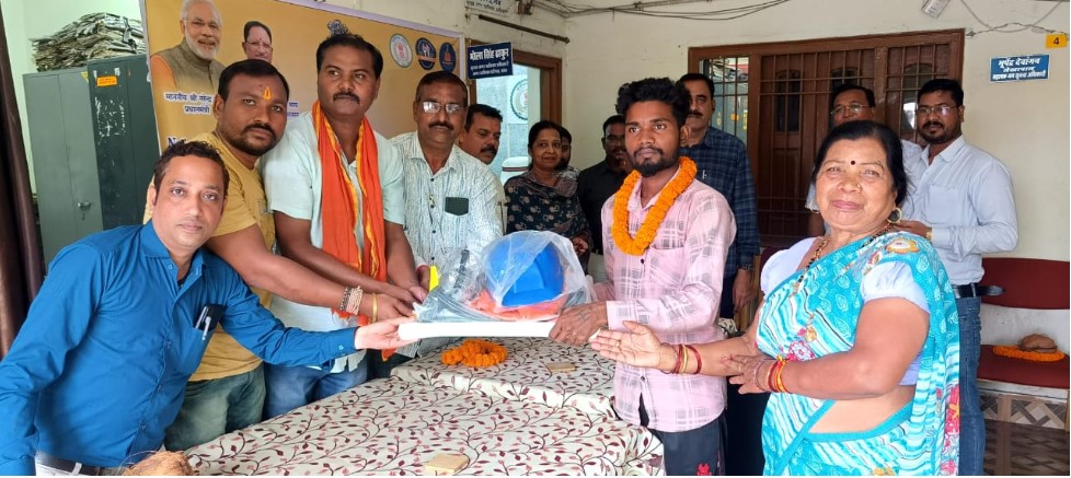 नमस्ते दिवस पर नगर पालिका ने स्वच्छता कर्मियों का किया सम्मान...