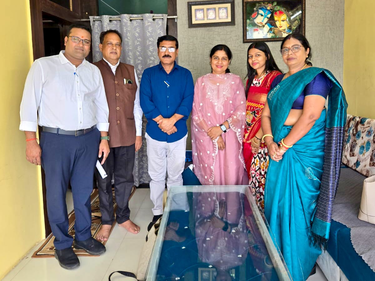 स्टेट कमिश्नर (स्काउट) डॉ सोमनाथ पहुंचे जिला आयुक्त अंकित अग्रवाल के निवास...    डा सोमनाथ सहृदयी एवं अनुशासित व्यक्तित्व के धनी... अधिवक्ता चितरंजय 