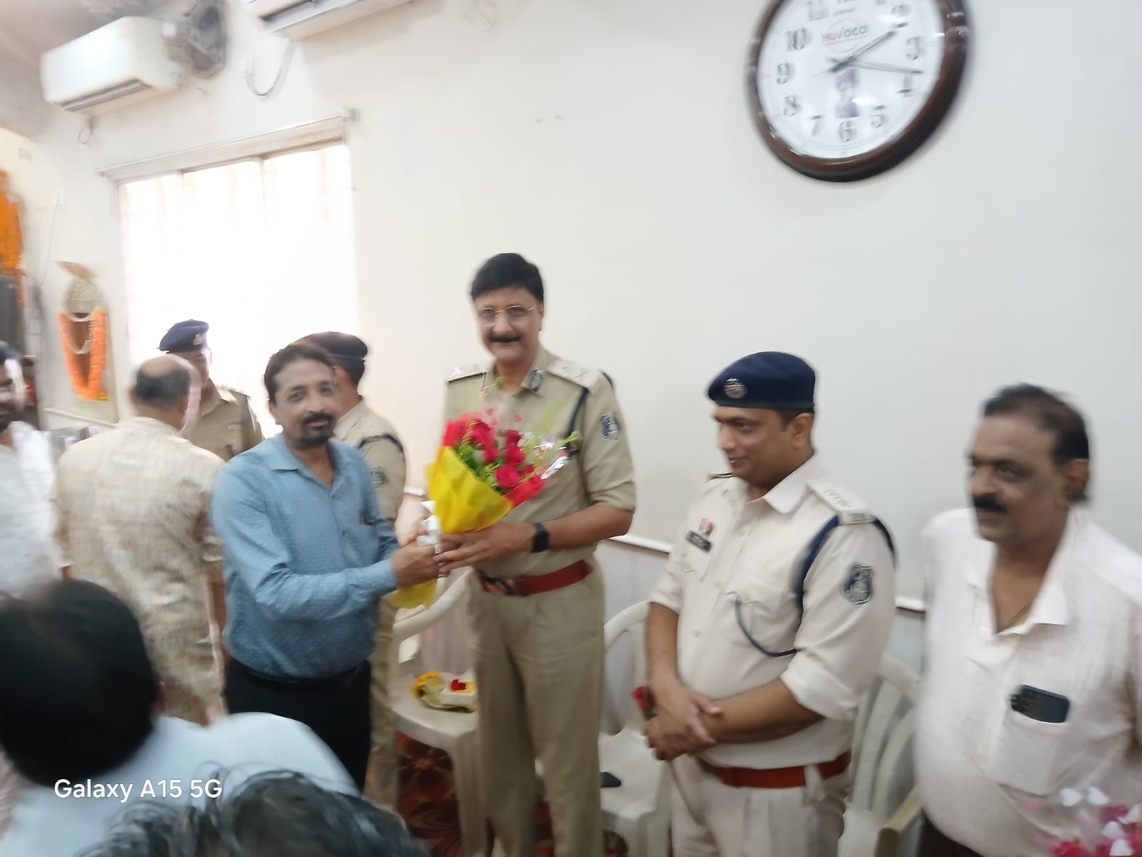 महावीर अग्रवाल ने आईजी डॉ. संजय शुक्ला व एसपी दिव्यांग पटेल का स्वागत कर जताया आभार