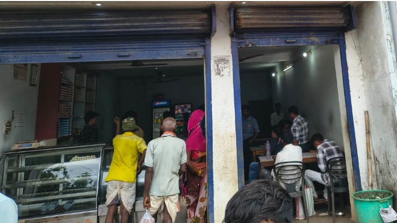 त्यौहार सीजन में मिलावट पर प्रशासन शख्त  खाद्य सामग्रीयों के गुणवता जांच के साथ की जा रही कार्यवाही  दूकानदारों को साफ-सफाई और शुद्धता बनाए रखने के दिए निर्देश