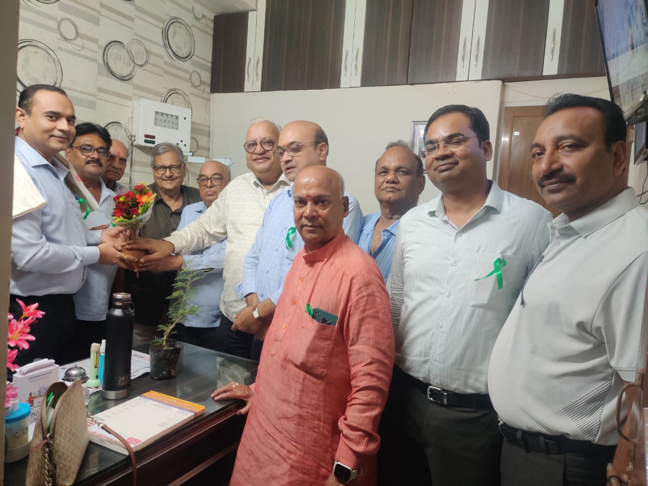 नेत्र परीक्षण शिविर संपन्न ,डा. मयंक दुबे  का सराहनीय कार्य  दो मरीजों का मुफ्त में आपरेशन किया 