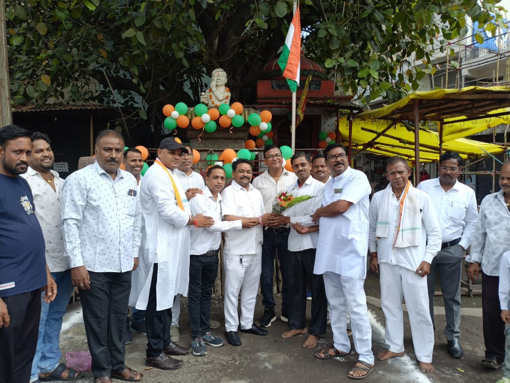 आजाद चौक चांपा नगर प्रवेश द्वार में फहराया तिरंगा....