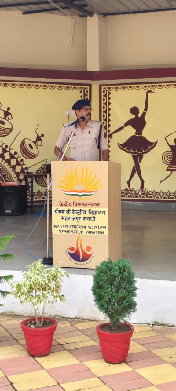 पीएम श्री केंद्रीय विद्यालय महाराजपुर में कबीरधाम पुलिस का साइबर जागरूकता कार्यक्रम &ndash; बच्चों को दिए गए डिजिटल सुरक्षा के मूलमंत्र