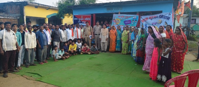 गांवों में राहवीर योजना के तहत कार्यक्रम कर सड़क सुरक्षा मितान बनाया गया