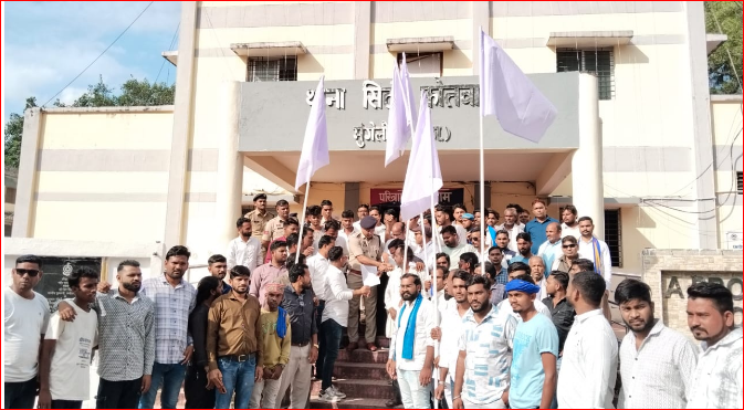 मुंगेली में सतनामी समाज का आक्रोश,  बाबा गुरु घासीदास पर अभद्र टिप्पणी करने वाले विजय राजपूत को पुलिस ने किया गिरफ्तार