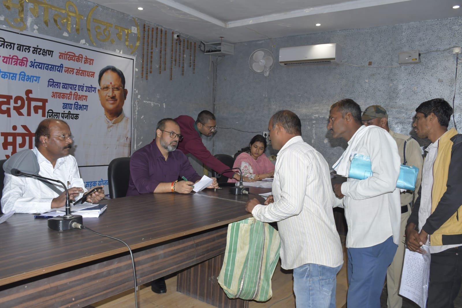 जनदर्शन: पेयजल, विद्युत, पेंशन दिलाने संबंधी आवेदन प्राप्त हुए।