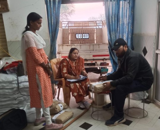 खाद्य एवं औषधि प्रशासन की टीम ने 'महानदी जल' पैकेज्ड ड्रिंकिंग वाटर का किया निरीक्षण, अनियमितता पर संचालक को नोटिस