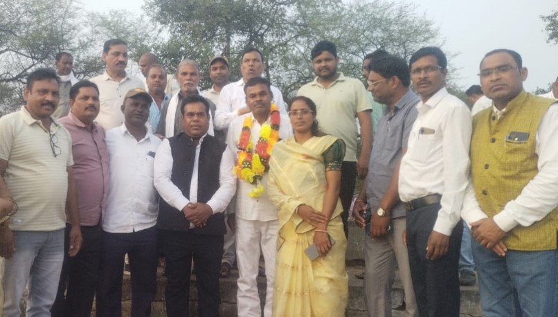 सर्वसहमति से प्रगतिशील छःग सतनामी समाज सरसीवा परिक्षेत्र के निर्विरोध अध्यक्ष बने लहाराम रत्नाकर 