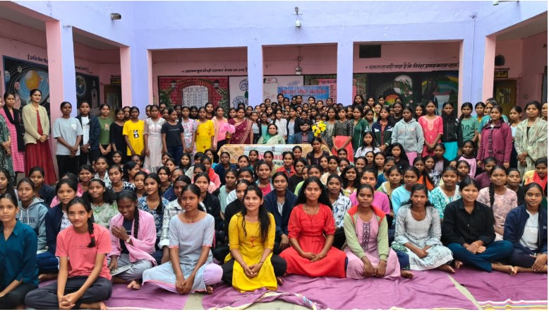 कस्तूरबा गांधी आवासीय विद्यालय लोरमी में विधिक जागरूकता शिविर आयोजित