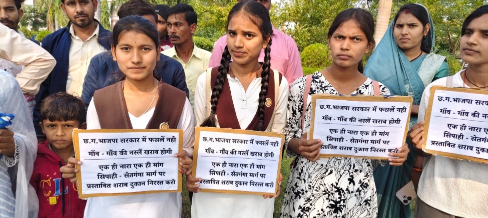 जनदर्शन में आया अनोखा मामला: बोदा में शासकीय शराब दुकान को लेकर दो फाड़ हुआ गांव,एक पक्ष विरोध में,दूसरा पक्ष समर्थन में उतरा