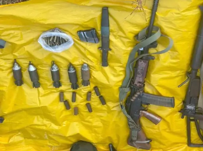 राजनांदगांव के लमरा जंगल में मिला नक्सली डंप सामान