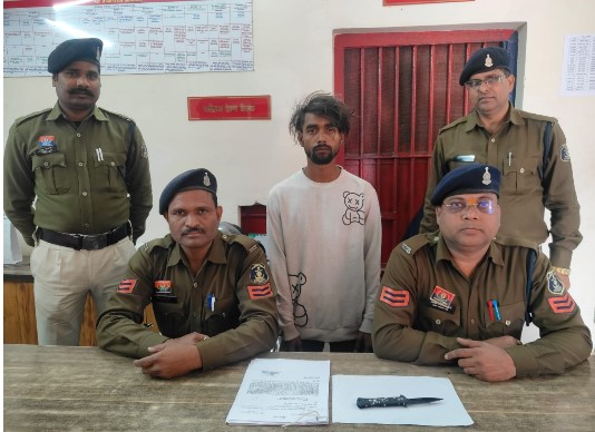 जांजगीर चांपा पुलिस चेकिंग के दौरान कोरबा निवासी से बटन दार चाकु जफ्त