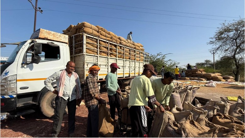 जिले में अब तक 73 हजार 800 से अधिक किसानों से 36 लाख क्विंटल से अधिक धान खरीदी  23 लाख 98 हजार क्विंटल से अधिक धान का हुआ उठाव  किसानों को 848 करोड़ रूपए से अधिक का हुआ भुगतान  माइक्रो एटीएम से मिल रही आसानी से नगद भुगतान की सुविधा